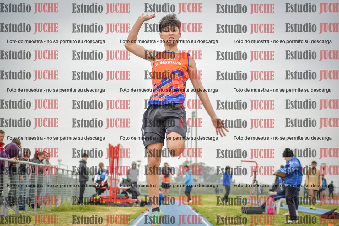 Fotos del salto en largo de varones - U18
