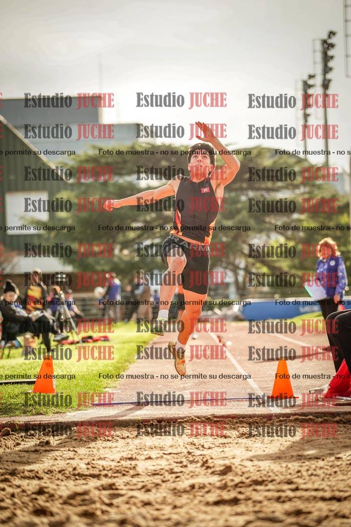 Fotos del salto en largo de varones