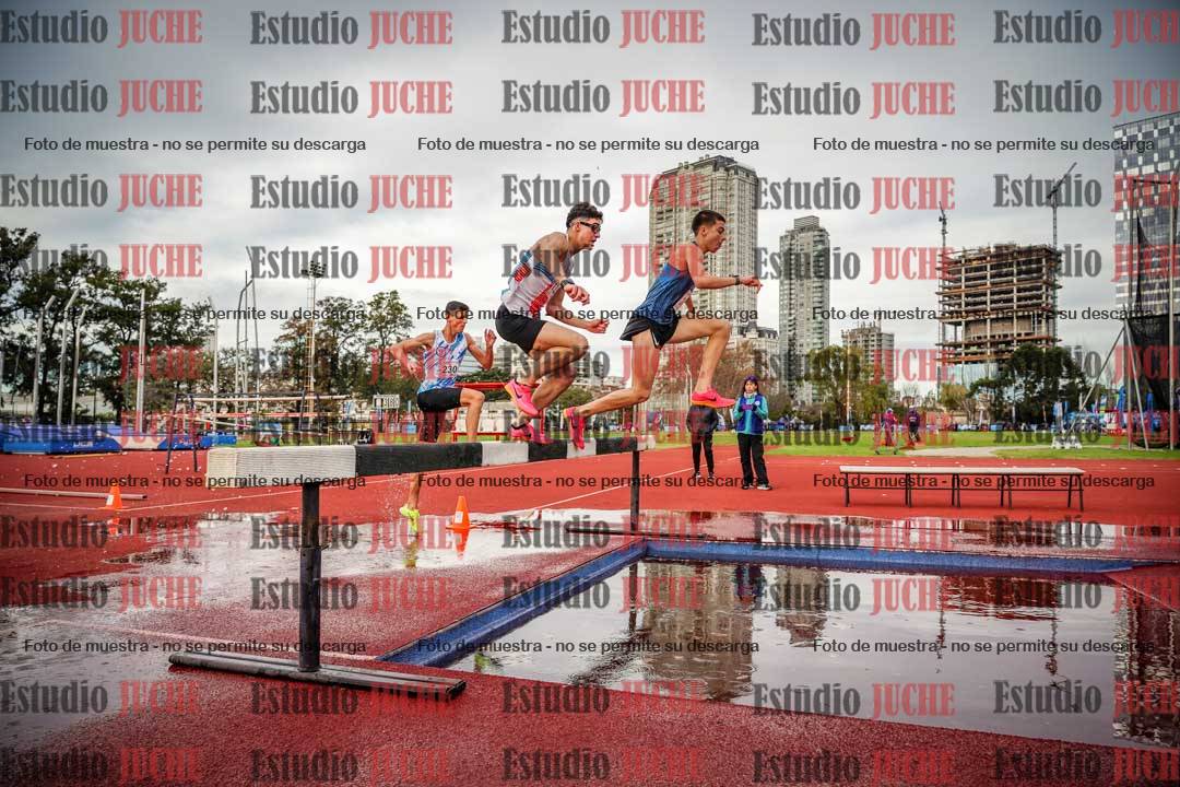 Fotos de los 2000 m con obstáculos de varones