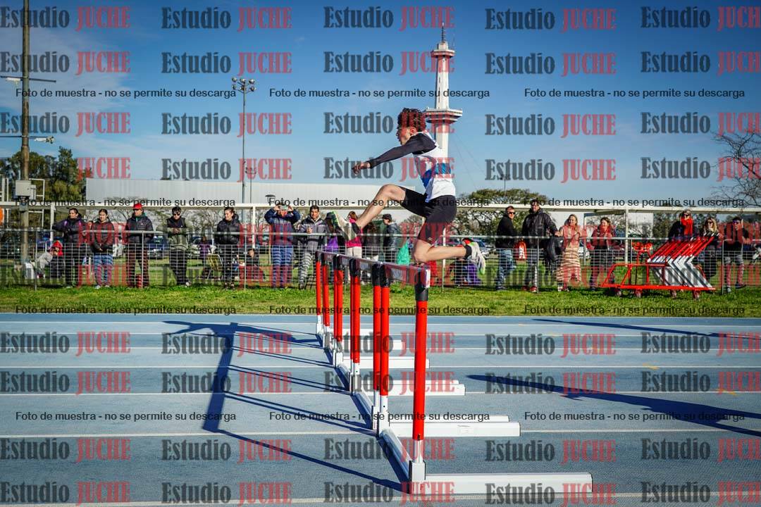 Fotos de los 110 m con vallas de varones - U17 (incluye heptatlón)