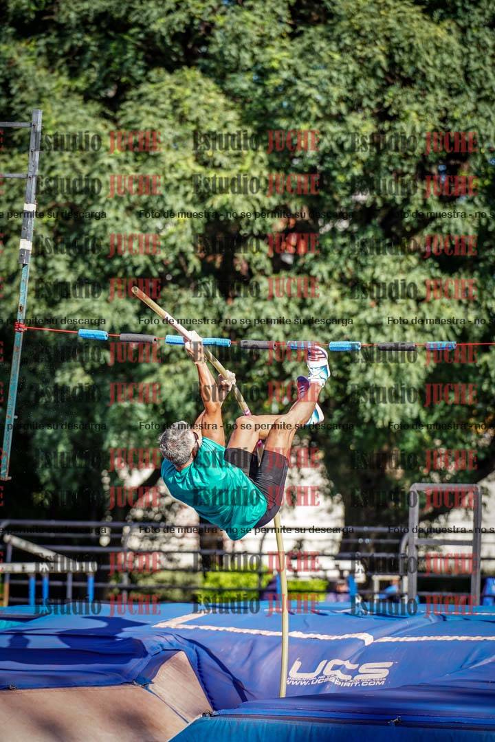 Fotos del salto con garrocha de mujeres y varones