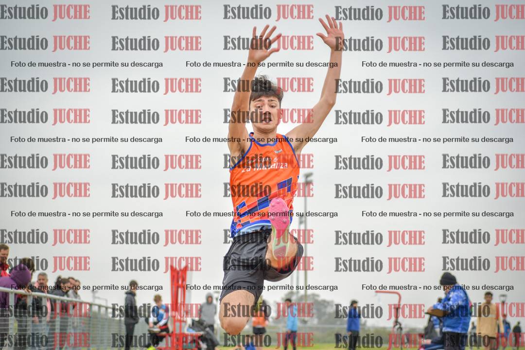 Fotos del salto en largo de varones - U18
