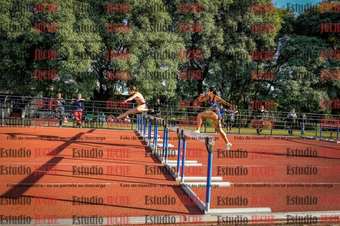 Fotos de los 100 m con vallas de mujeres