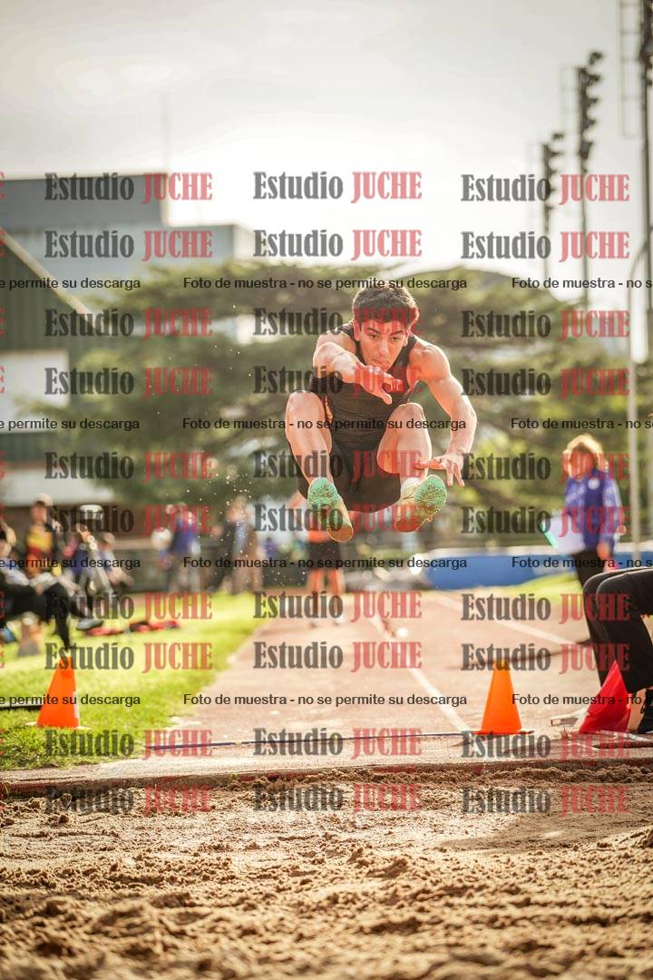 Fotos del salto en largo de varones