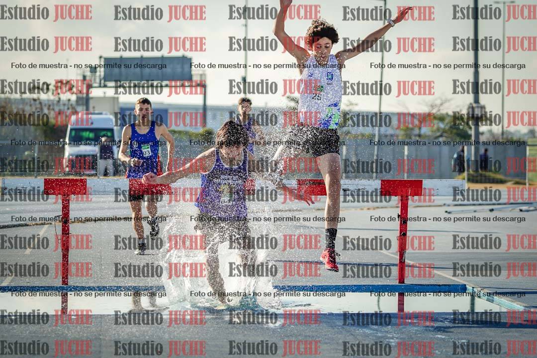 Fotos de los 2000 m con obstáculos de varones