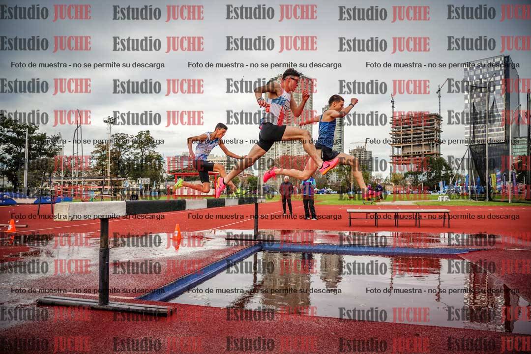 Fotos de los 2000 m con obstáculos de varones