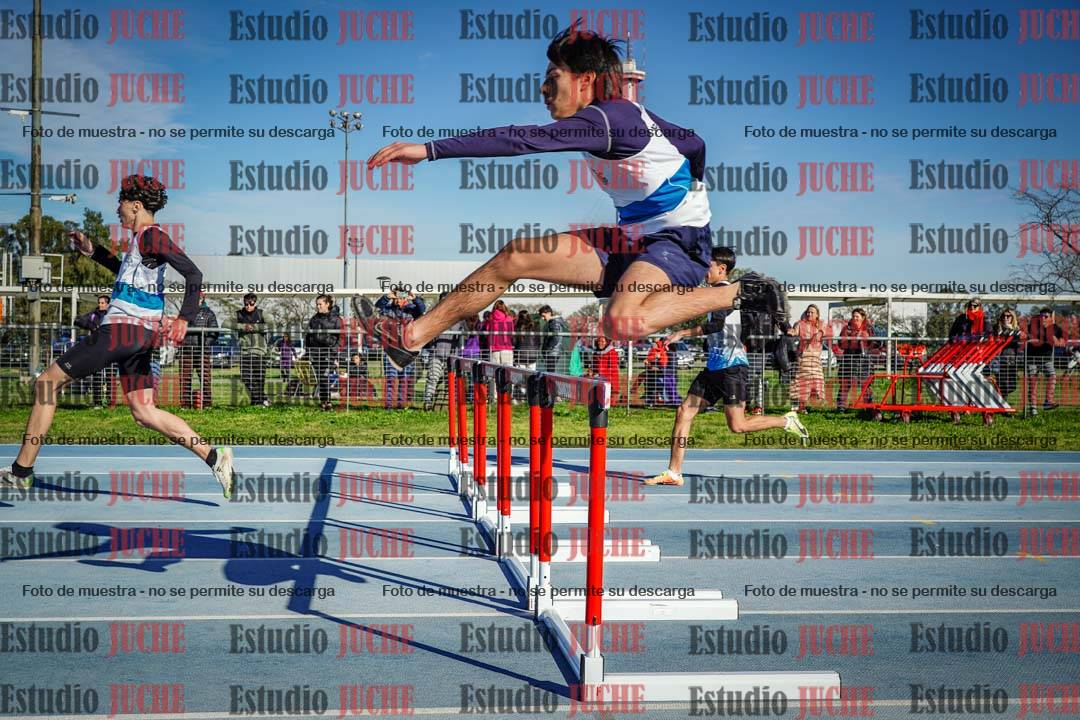 Fotos de los 110 m con vallas de varones - U17 (incluye heptatlón)