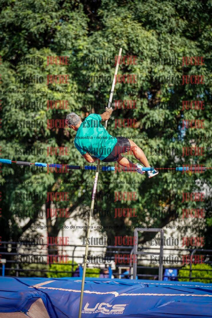 Fotos del salto con garrocha de mujeres y varones
