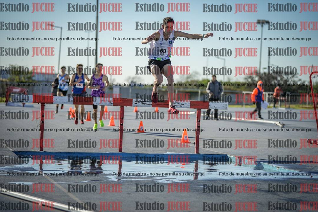 Fotos de los 3000 m con obstáculos de varones