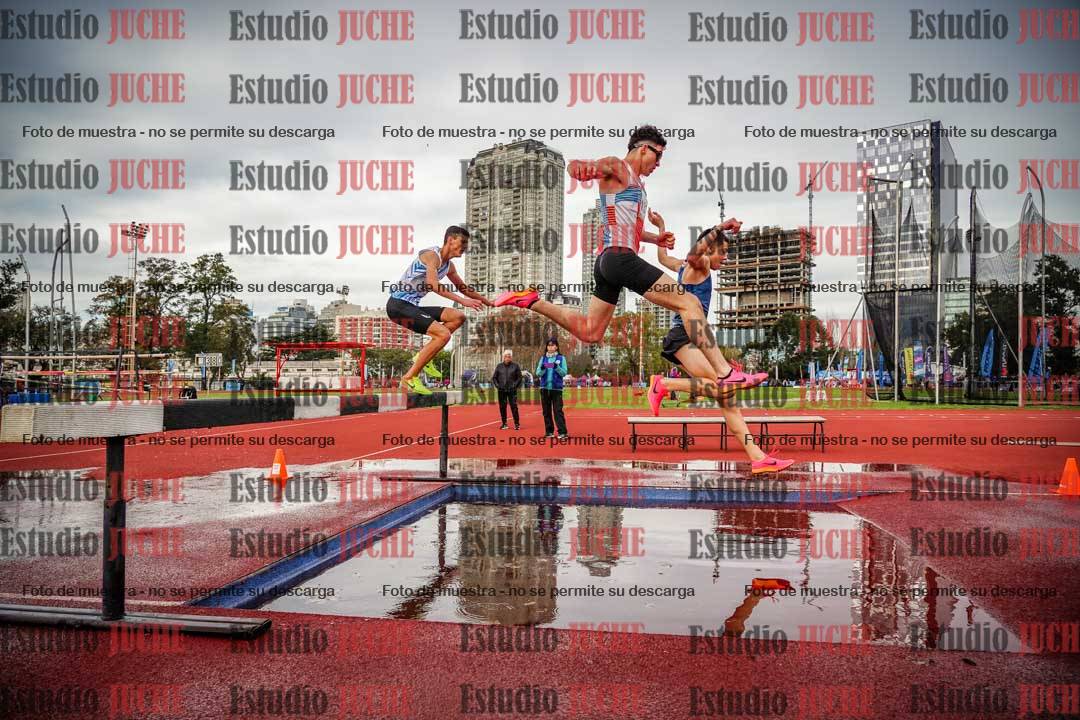 Fotos de los 2000 m con obstáculos de varones