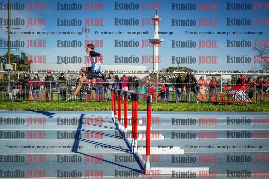 Fotos de los 110 m con vallas de varones - U17 (incluye heptatlón)