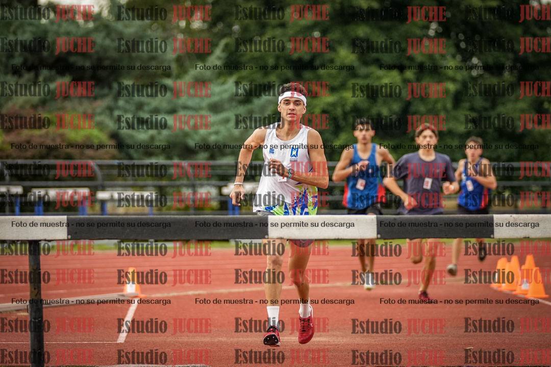 Fotos de los 3000 m con obstáculos de varones