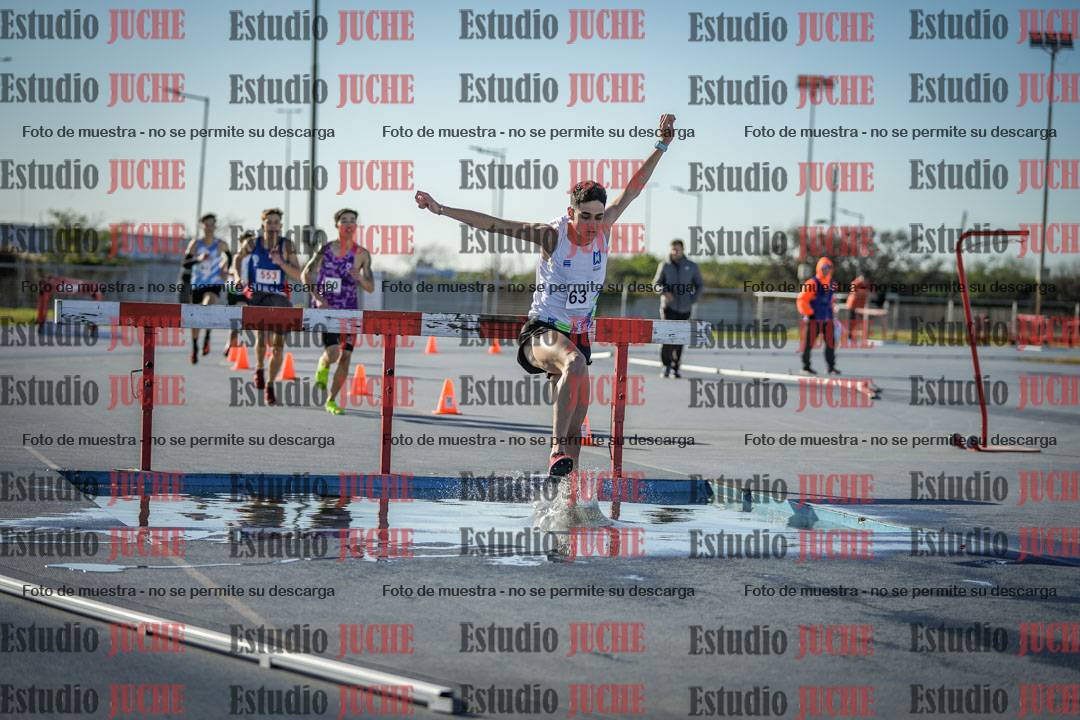 Fotos de los 3000 m con obstáculos de varones