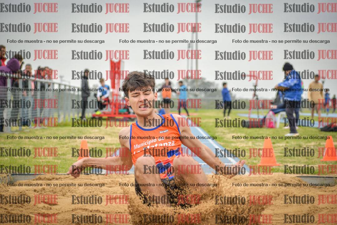 Fotos del salto en largo de varones - U18