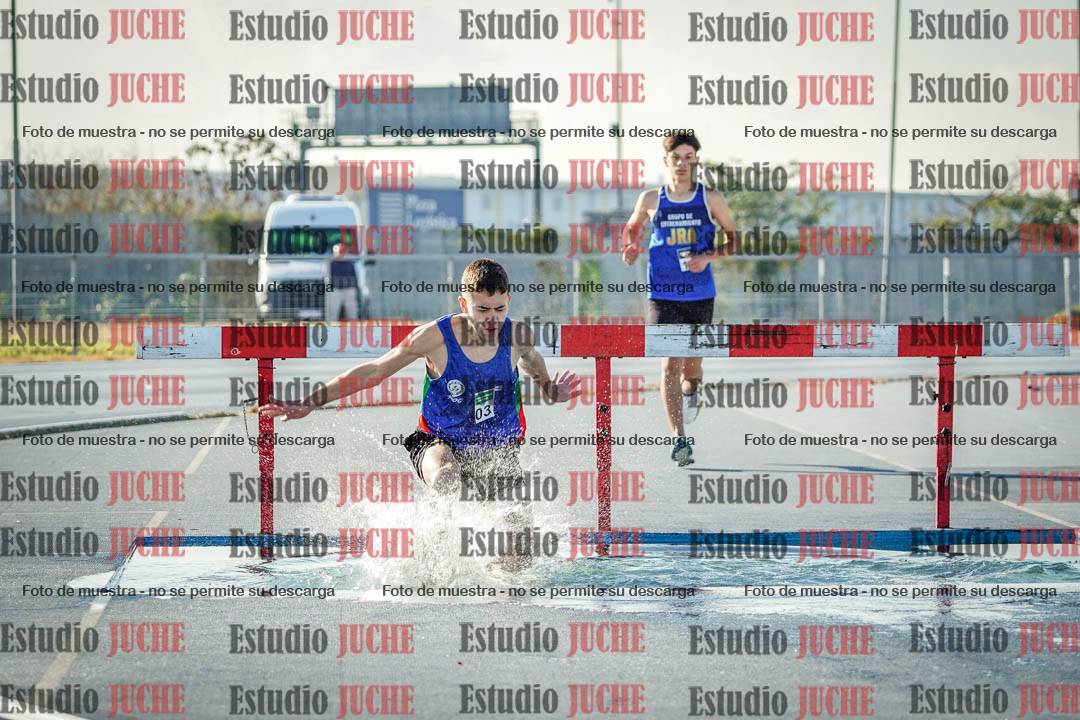 Fotos de los 2000 m con obstáculos de varones