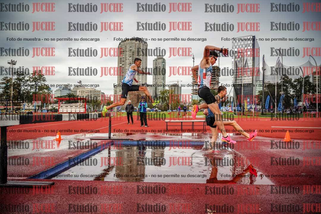 Fotos de los 2000 m con obstáculos de varones