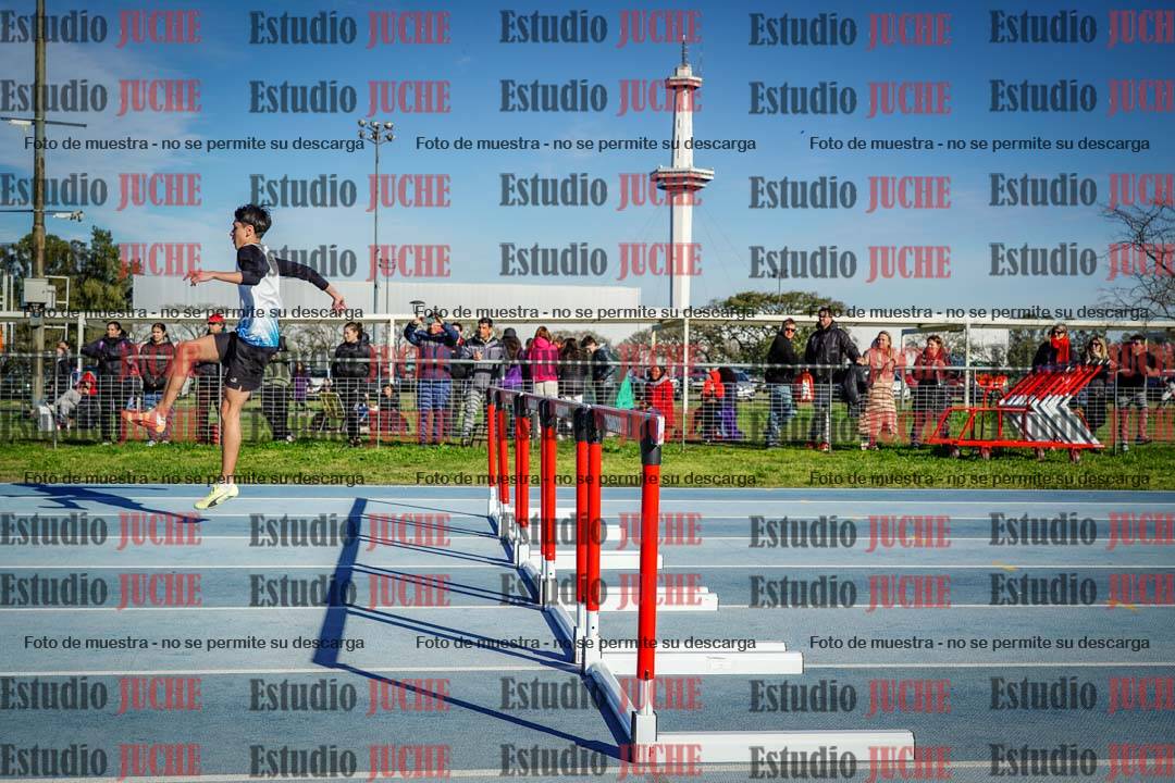 Fotos de los 110 m con vallas de varones - U17 (incluye heptatlón)