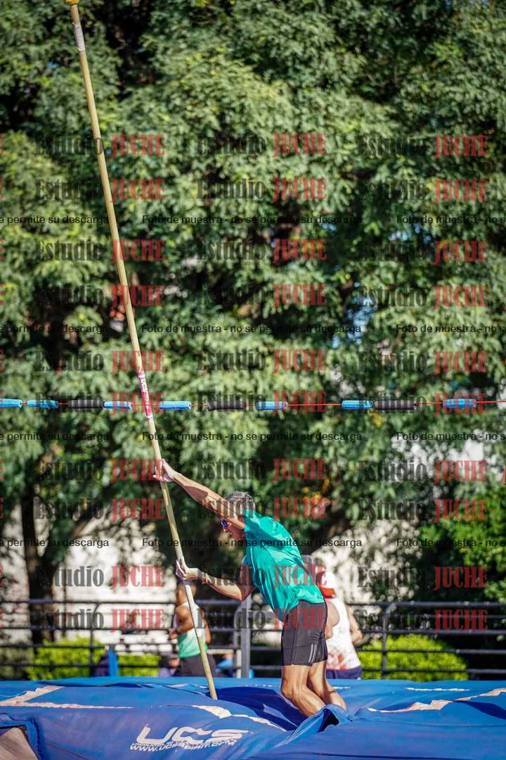 Fotos del salto con garrocha de mujeres y varones
