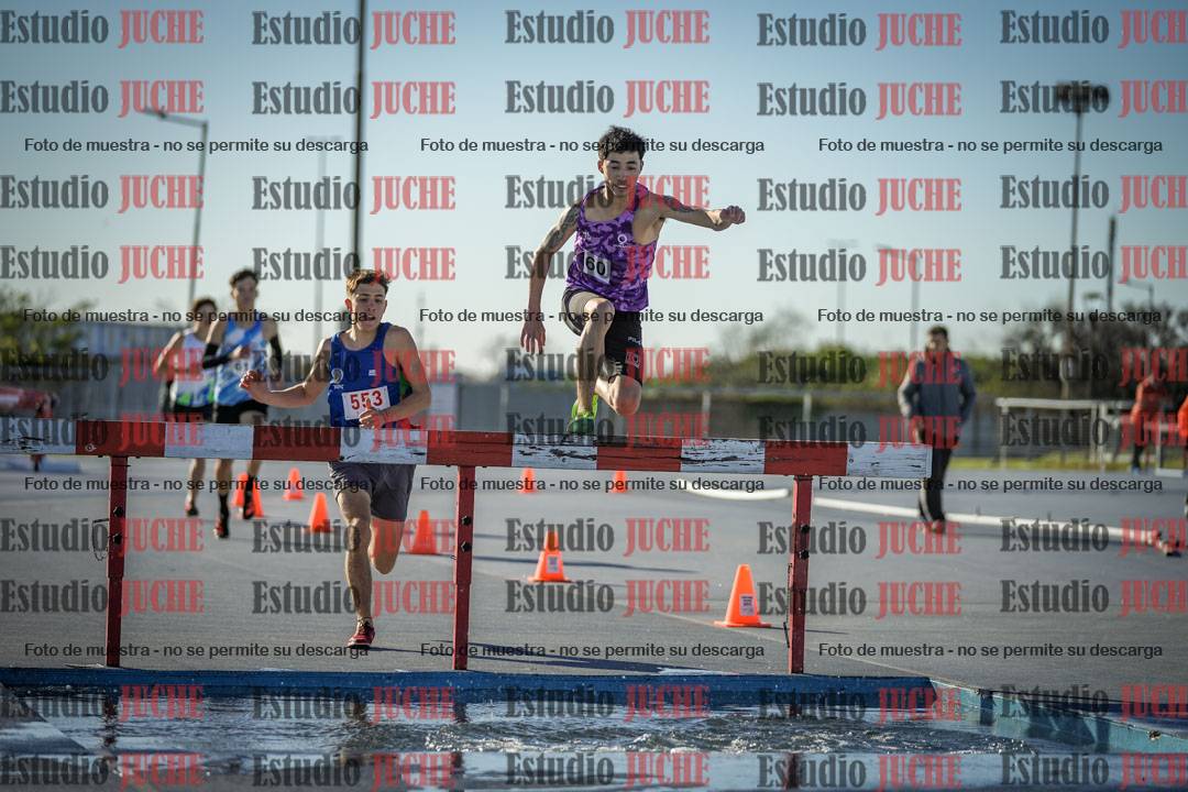 Fotos de los 3000 m con obstáculos de varones