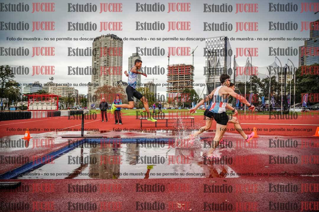 Fotos de los 2000 m con obstáculos de varones