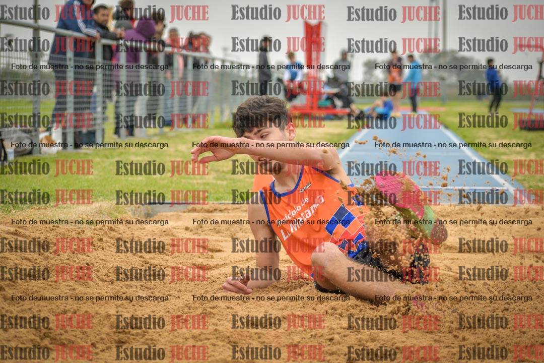 Fotos del salto en largo de varones - U18