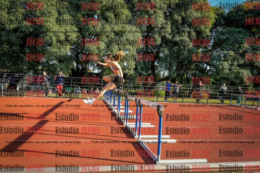 Fotos de los 100 m con vallas de mujeres