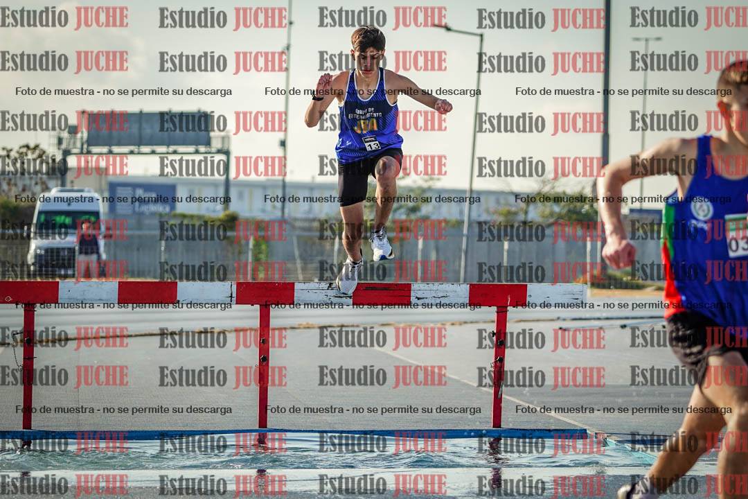 Fotos de los 2000 m con obstáculos de varones