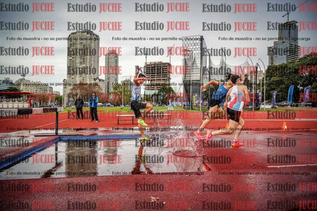 Fotos de los 2000 m con obstáculos de varones