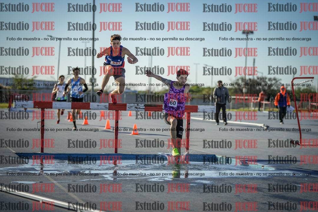 Fotos de los 3000 m con obstáculos de varones