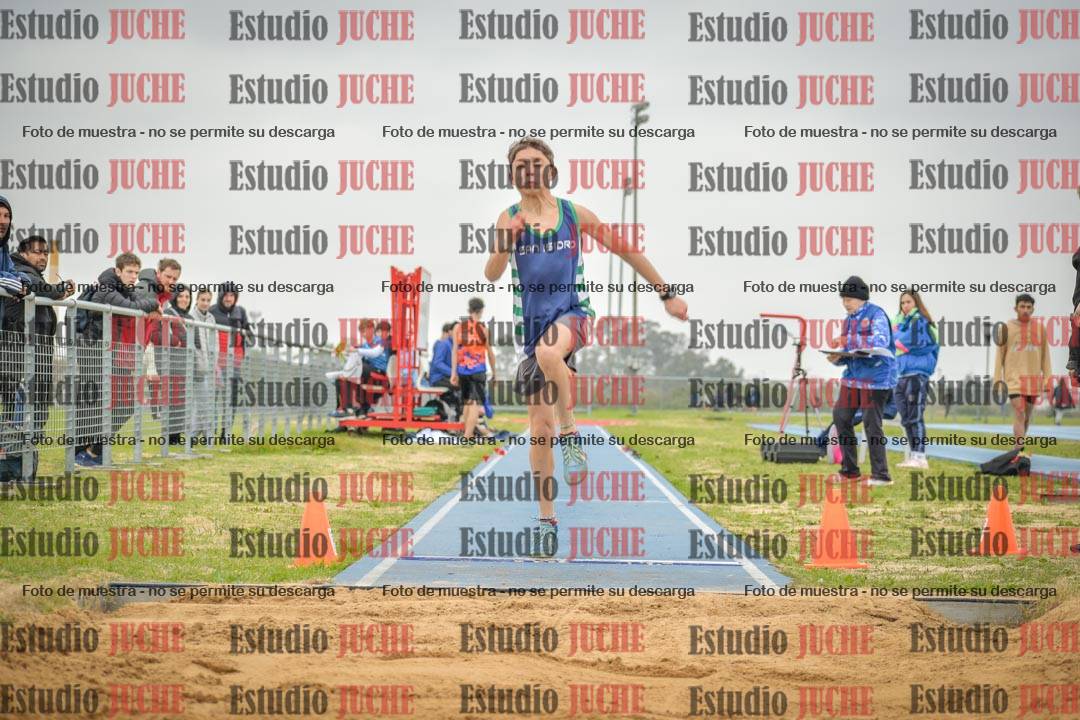 Fotos del salto en largo de varones - U18