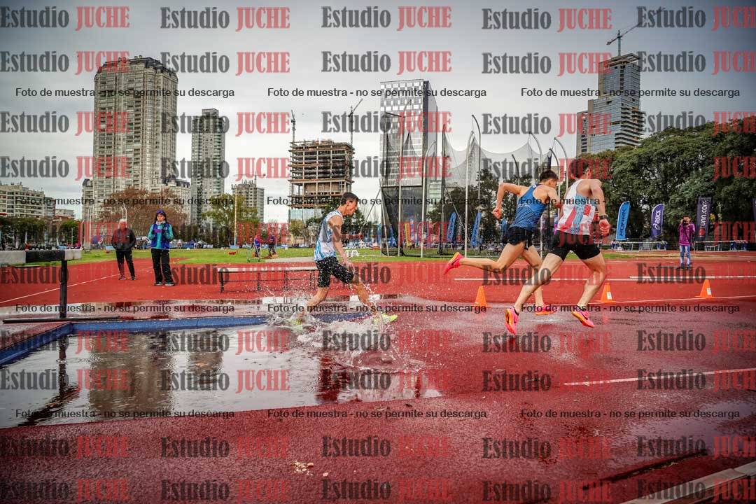 Fotos de los 2000 m con obstáculos de varones