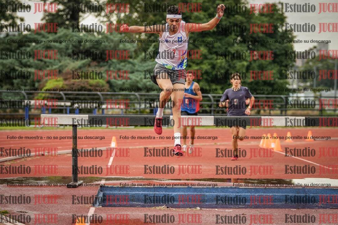 Fotos de los 3000 m con obstáculos de varones