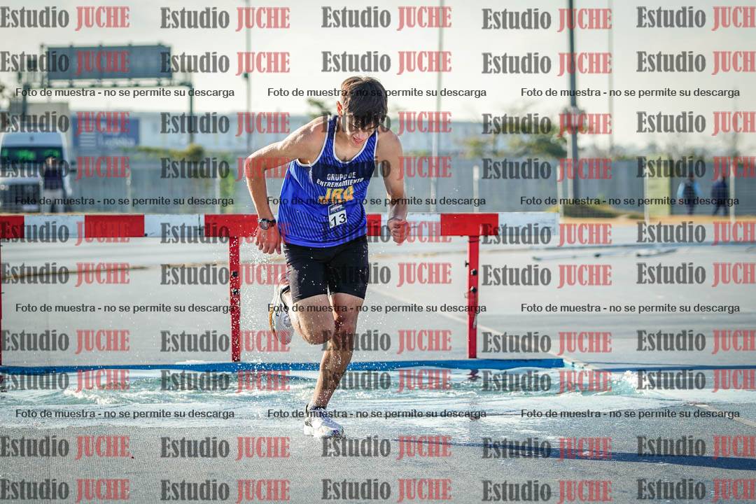 Fotos de los 2000 m con obstáculos de varones