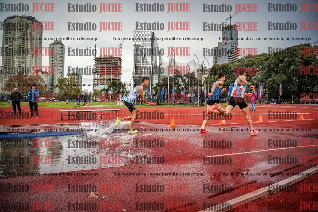 Fotos de los 2000 m con obstáculos de varones