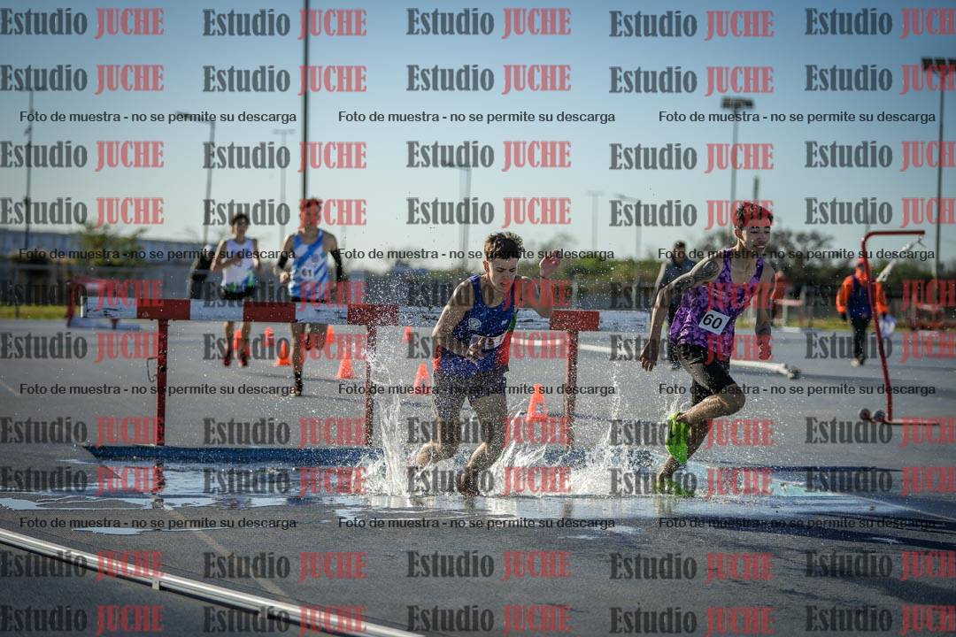 Fotos de los 3000 m con obstáculos de varones