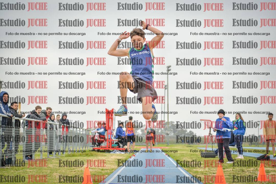 Fotos del salto en largo de varones - U18