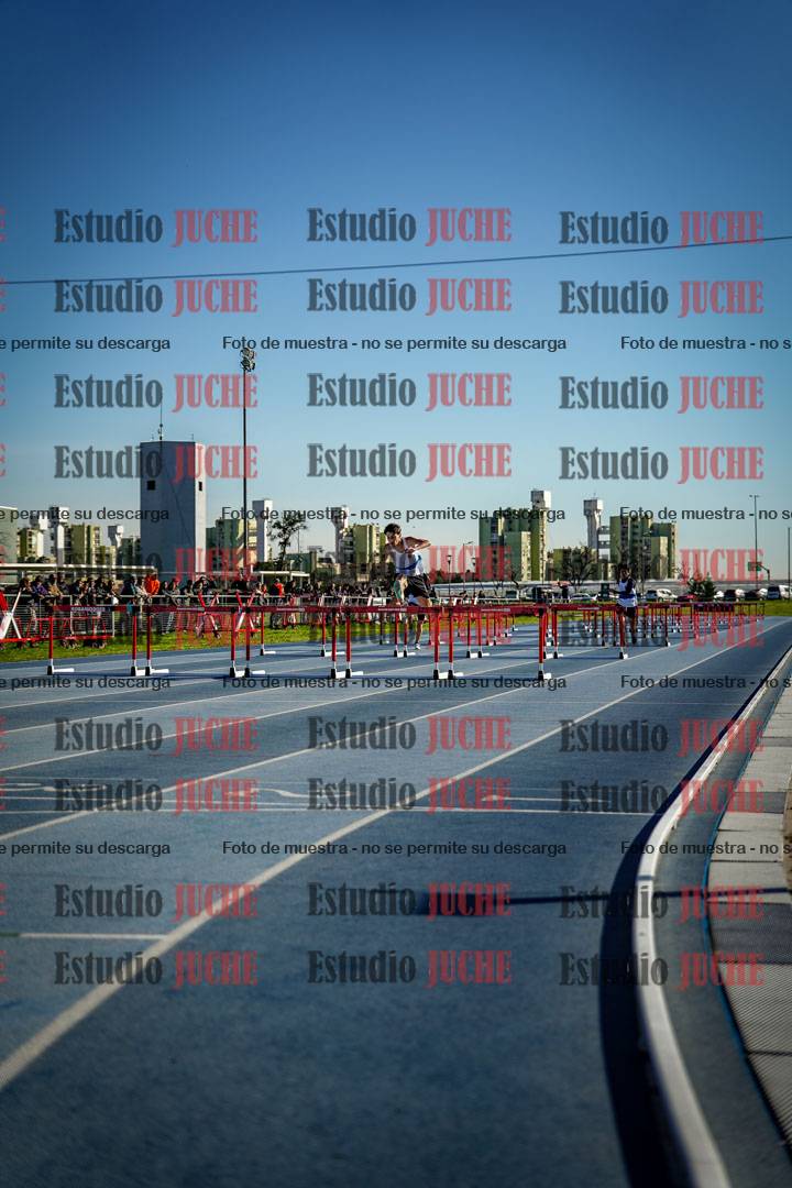 Fotos de los 110 m con vallas de varones - U17 (incluye heptatlón)