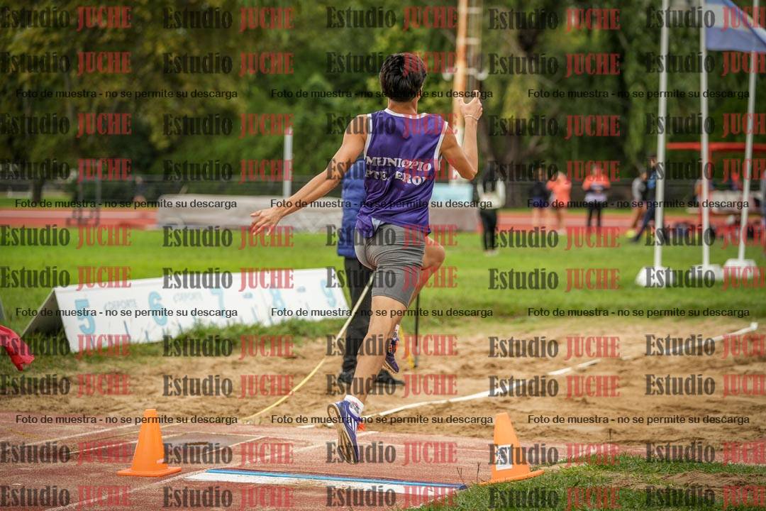 Fotos del salto en largo - varones mayores