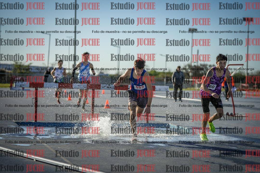 Fotos de los 3000 m con obstáculos de varones