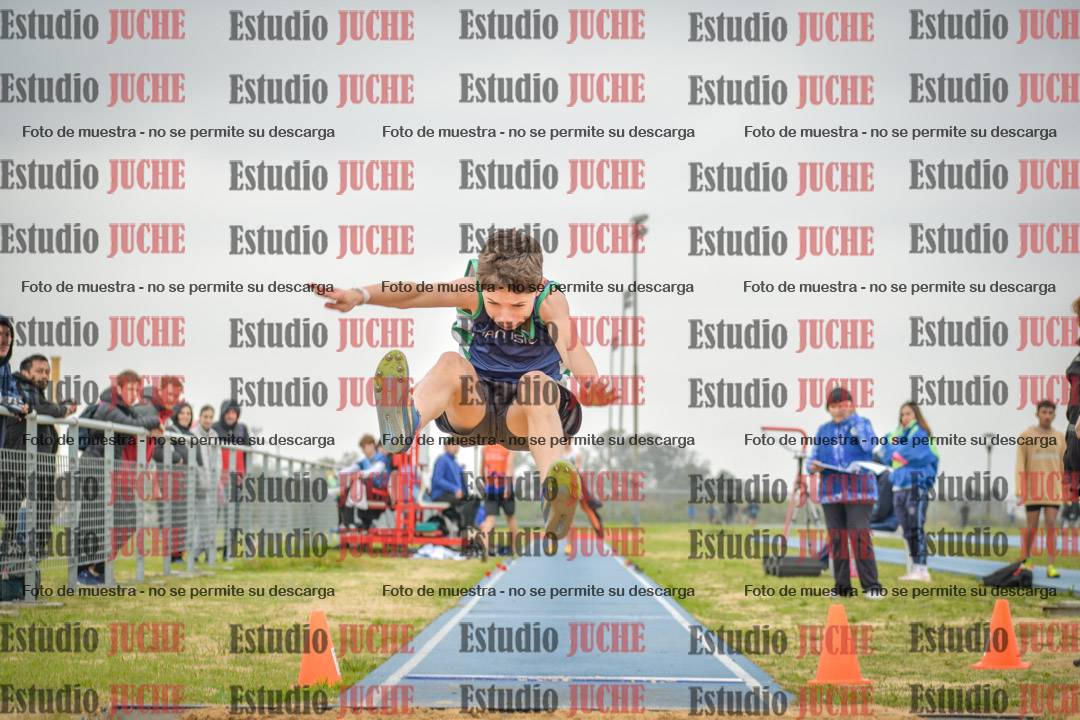 Fotos del salto en largo de varones - U18