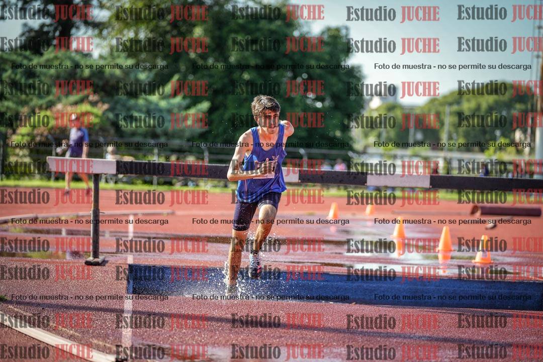 Fotos de los 3000 m con obstáculos de varones