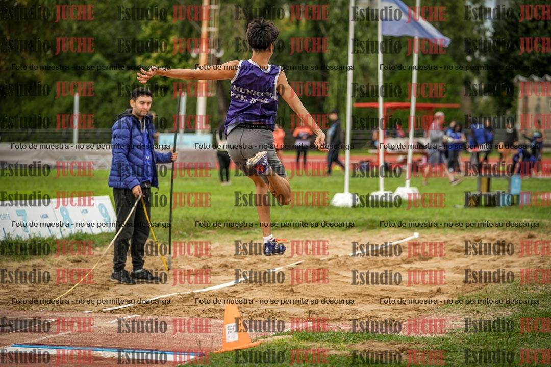 Fotos del salto en largo - varones mayores