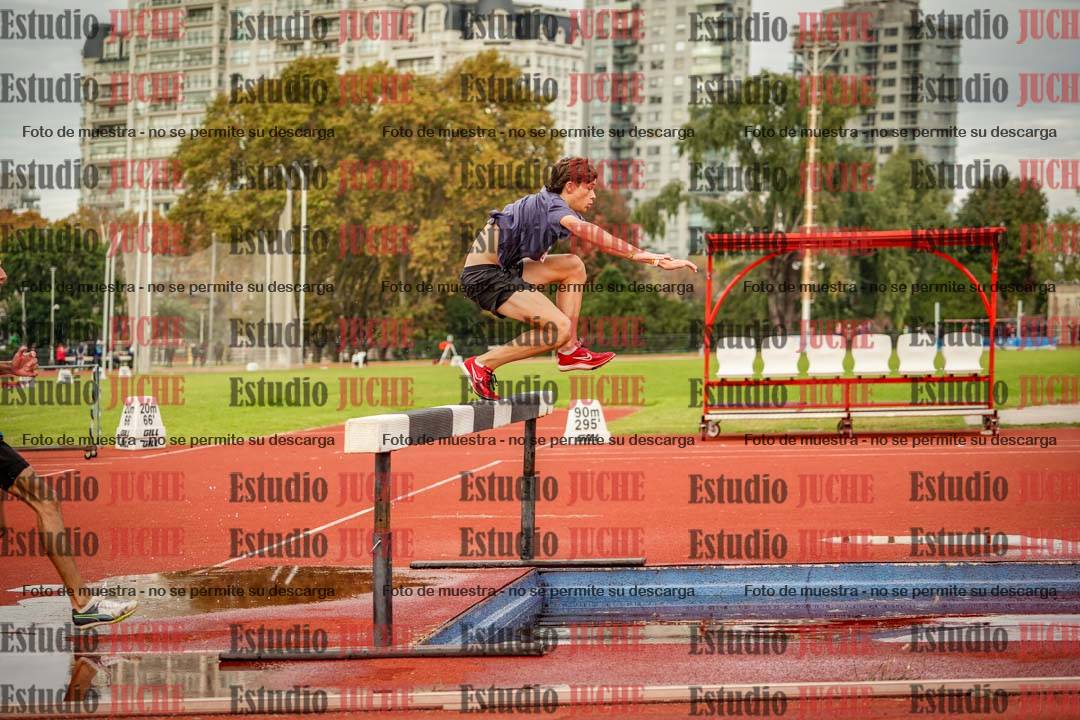 Fotos de los 3000 m con obstáculos de varones