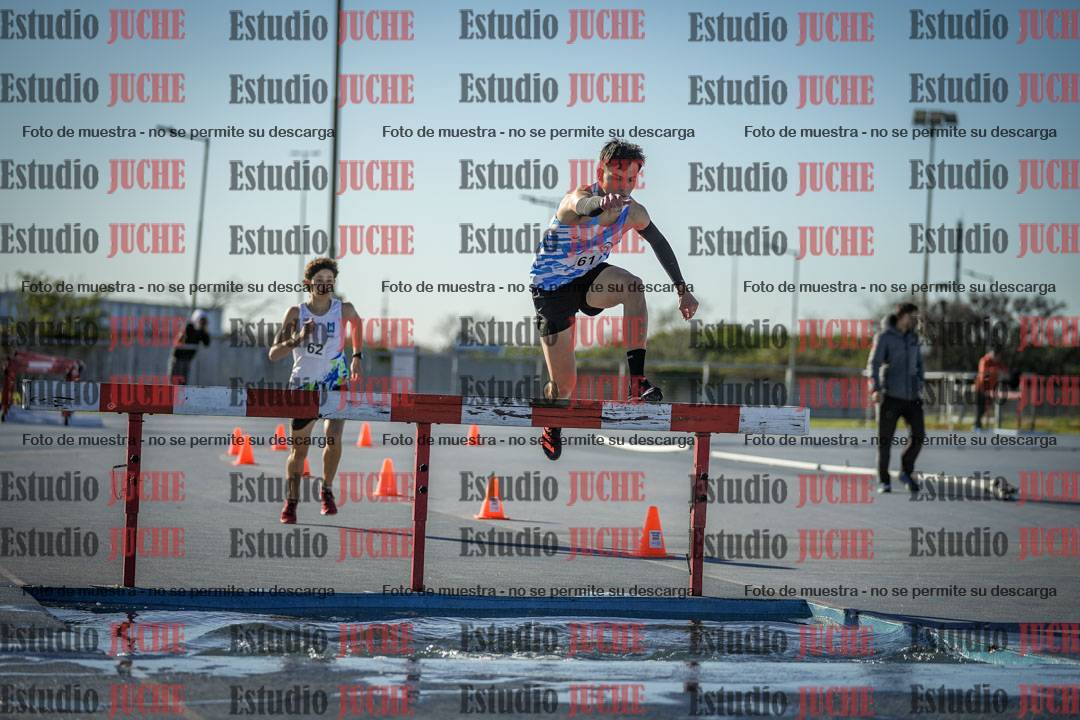 Fotos de los 3000 m con obstáculos de varones