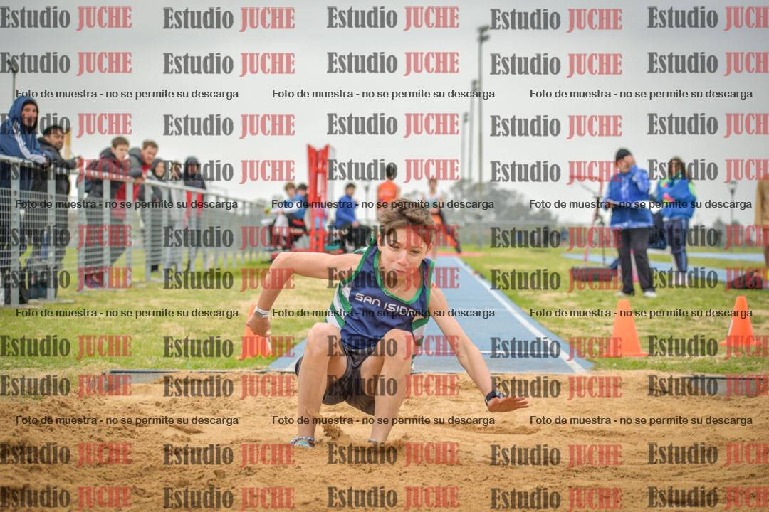 Fotos del salto en largo de varones - U18