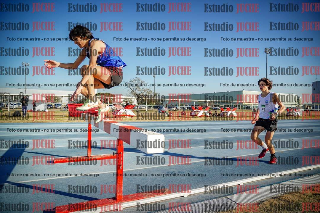 Fotos de los 2000 m con obstáculos de varones