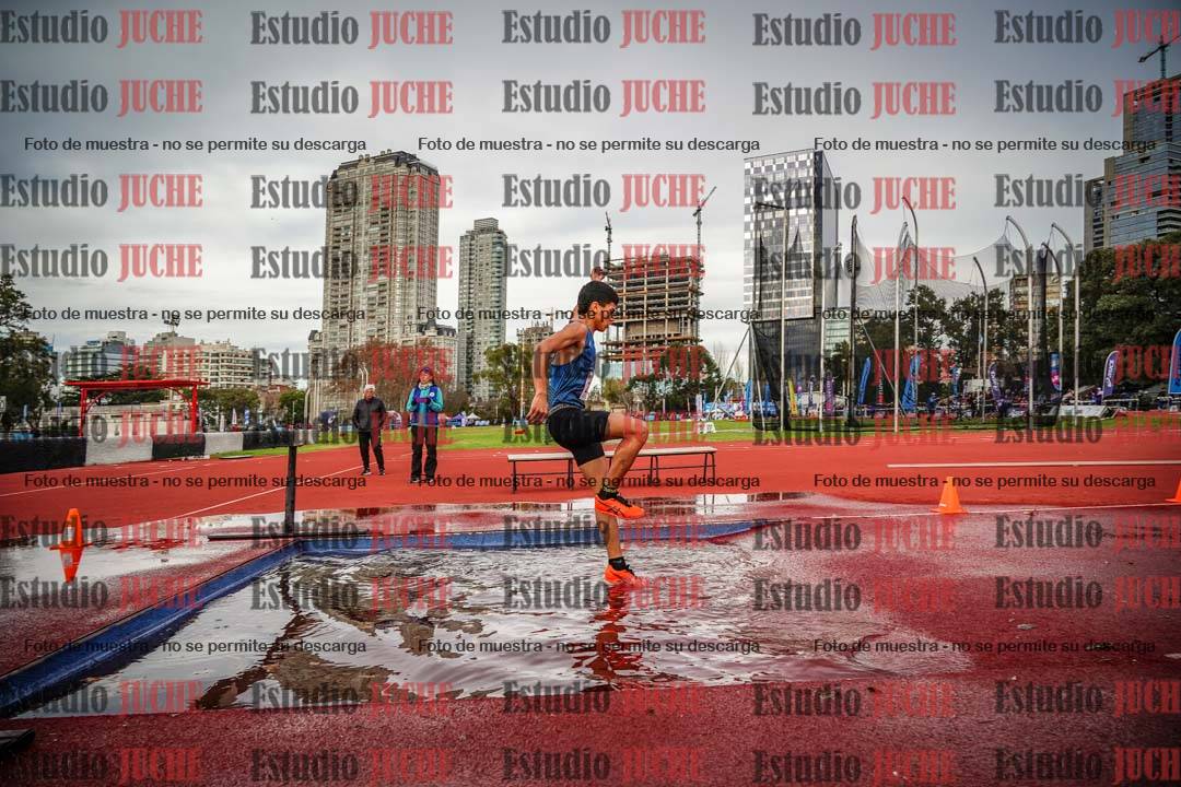 Fotos de los 2000 m con obstáculos de varones