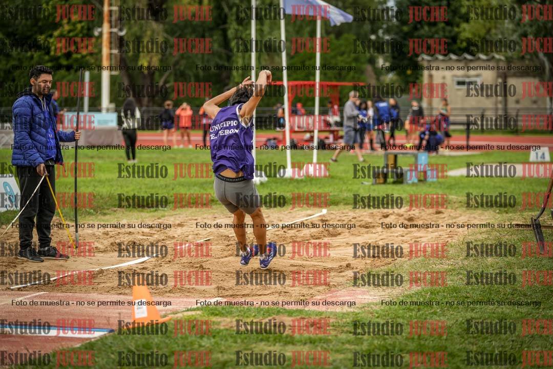 Fotos del salto en largo - varones mayores