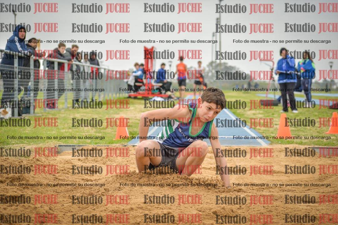 Fotos del salto en largo de varones - U18