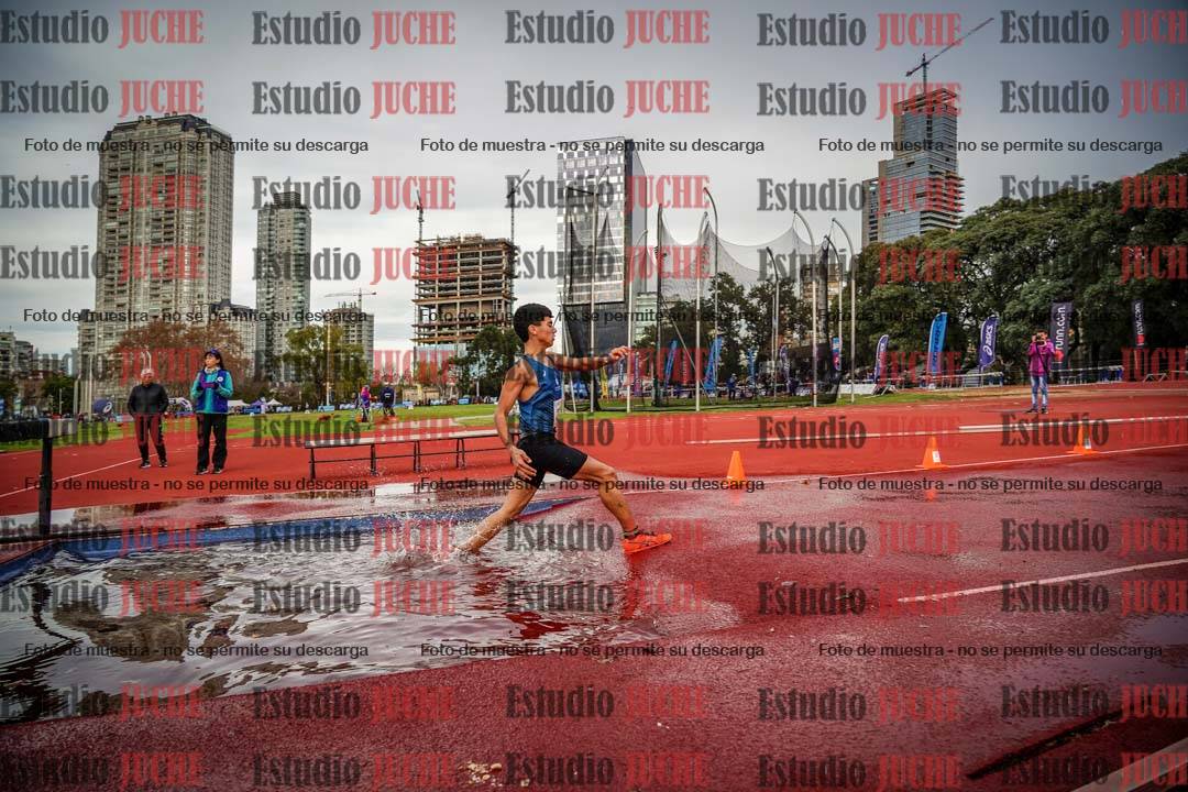 Fotos de los 2000 m con obstáculos de varones